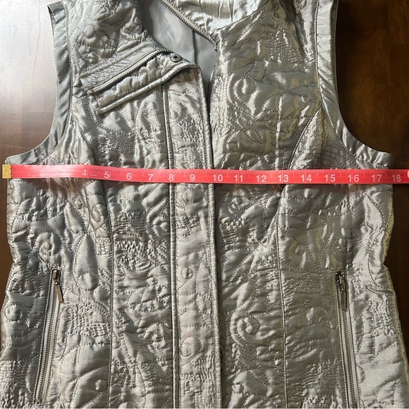Weekends by Chicos Gray Quilted Vest Size 0 - Picture 6 of 7